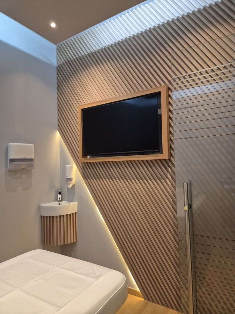 Pasillo de acceso a cabinas privadas